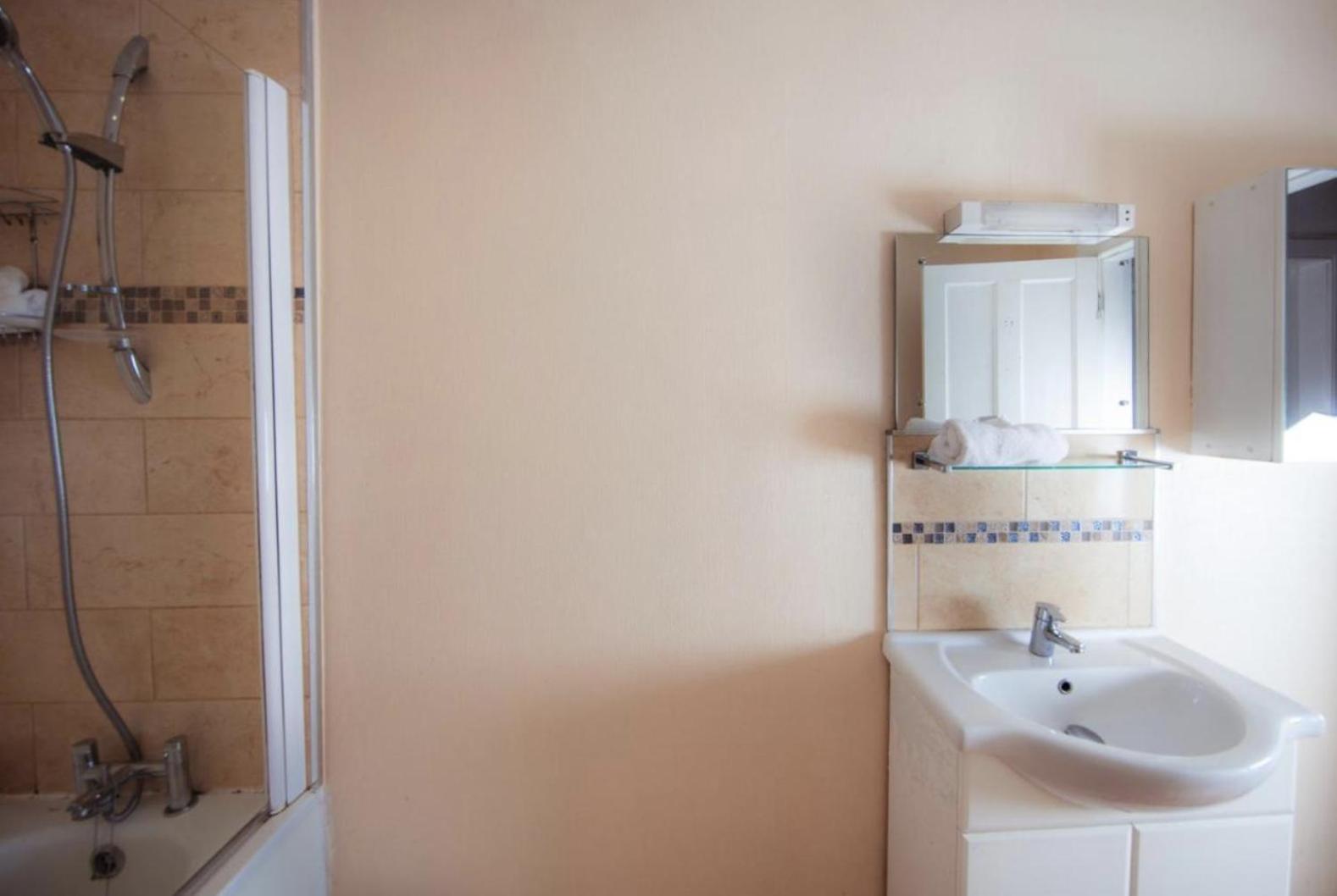 Comfortable And Spacious Retreat By The Meadows! Appartement